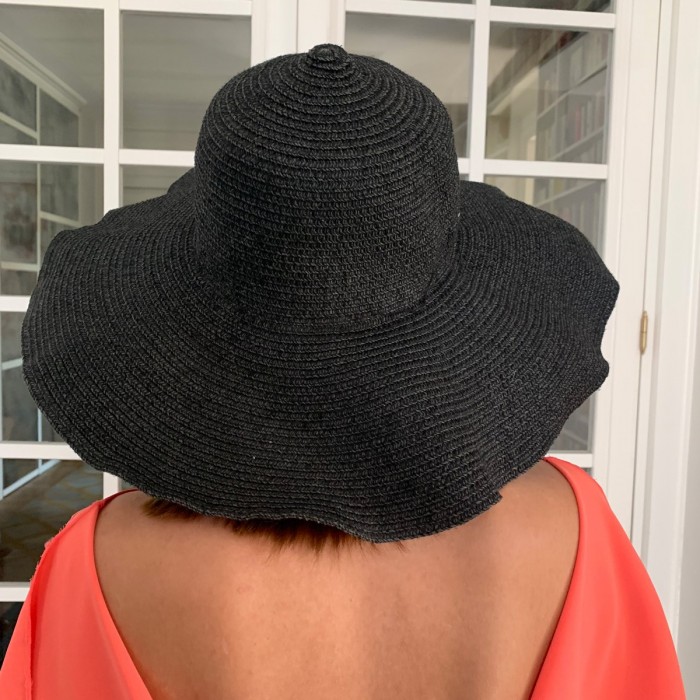 Sombrero de paja negro