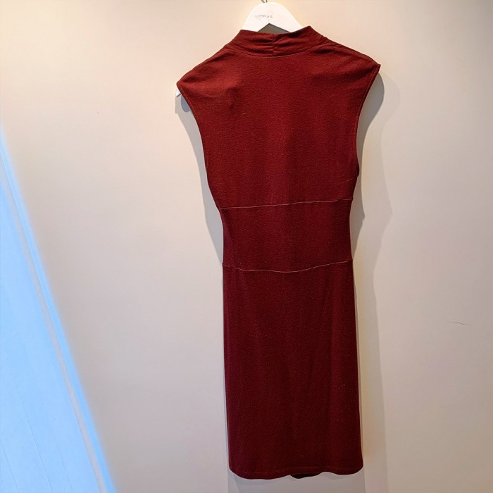 vestido drapeado corte midi rojo vino