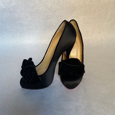 Tacones Louboutin negros Best for less