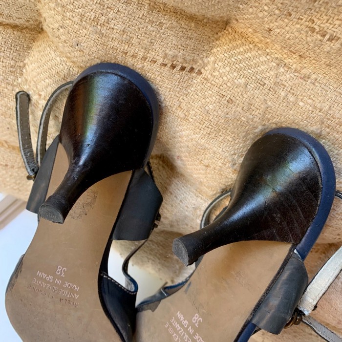Zapato de tacón gris marengo